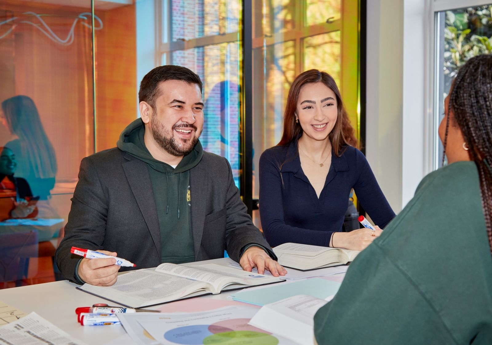 Learn differently – undergraduate students | Regent's University London