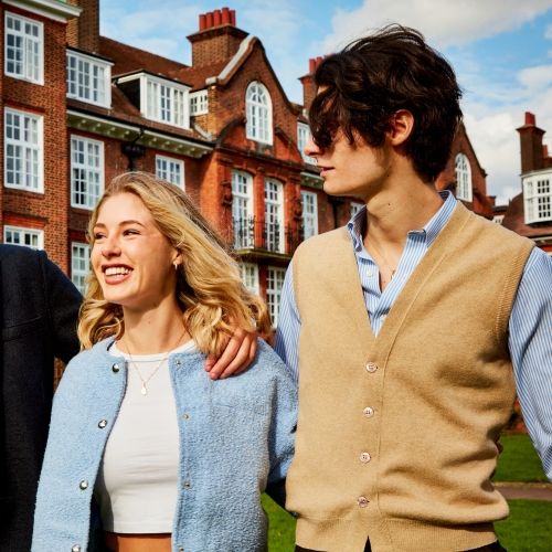 Regent's students outside Reid Hall