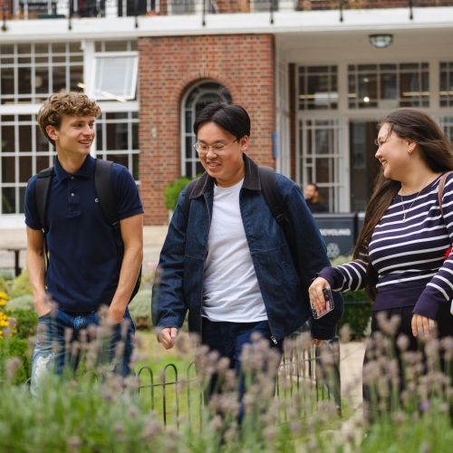 Regent's School of English - students walking 