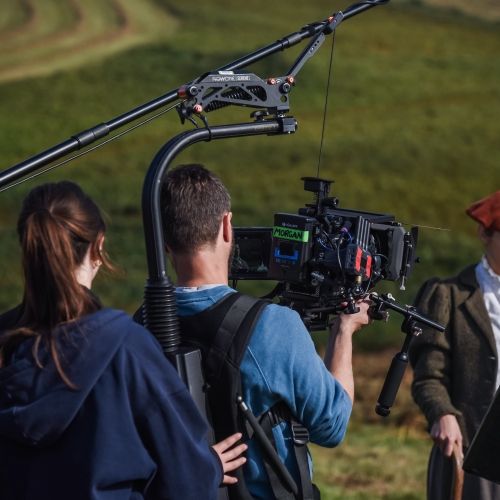 Between Heaven and Earth filming